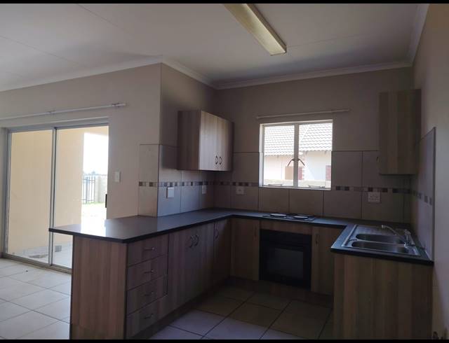 3 BEDROOM TOWNHOUSE FOR SALE IN WATERKLOOF AH